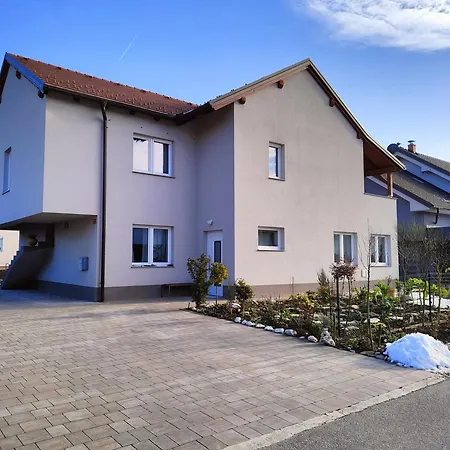Apartma Walk In Apartment