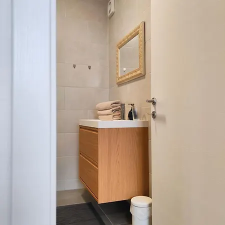 Apartma Walk In Apartment *