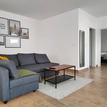 Apartment Apartma Walk In *
