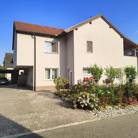 Apartma Walk In Apartment